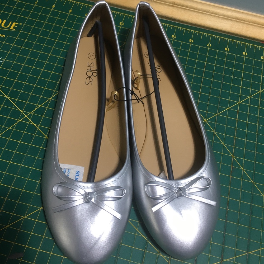 Women’s Silver Bow Ballet Flats